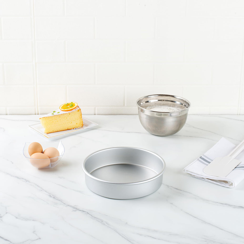 Restaurantware Aluminum Straight-Sided Cake Pan - Pack of 1 - Met Lux 8 x 2 Inches Round Baking Tin, Greaseproof, Even-Heating, Freezable - Anodized Aluminum Round Cake Pan Ideal For Baking