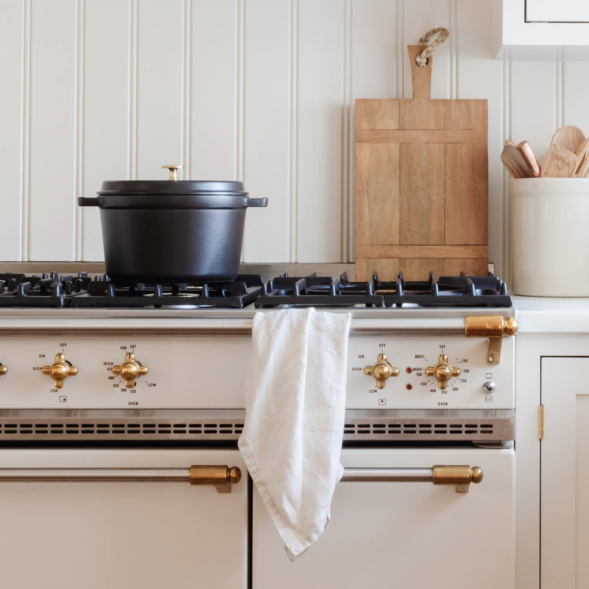 Staub 7-Qt Dutch Oven, Serves up to 7-8 People, Oven Safe to 500°F, Black