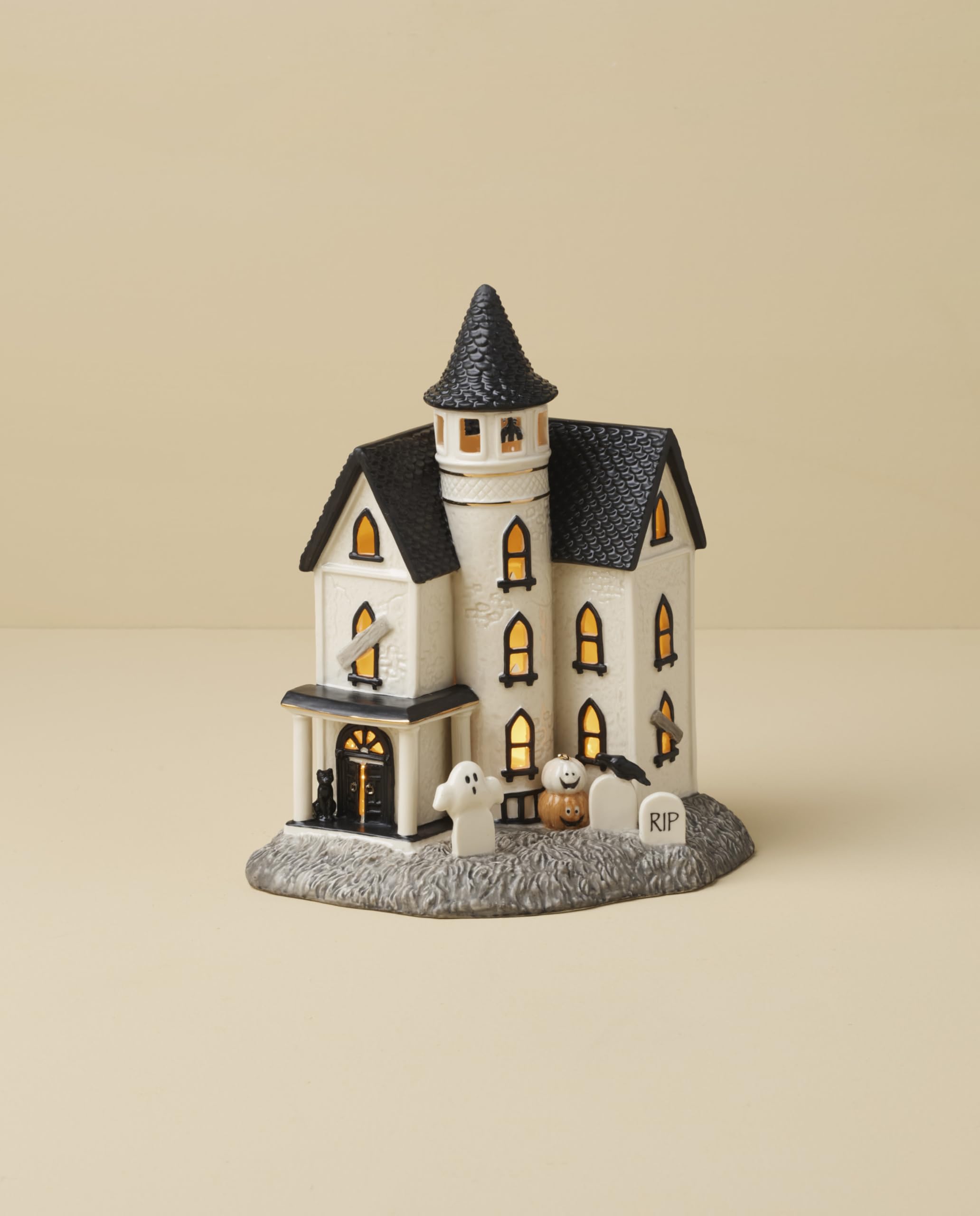 Lenox Vintage Halloween Light-Up Manor Figurine, 8.25-Inch, Porcelain Haunted House, Halloween Decor Indoor, Pumpkins, Ghost, Fall Decor Spooky Table Decoration (1 Piece) 3 AAA Batteries Not Included