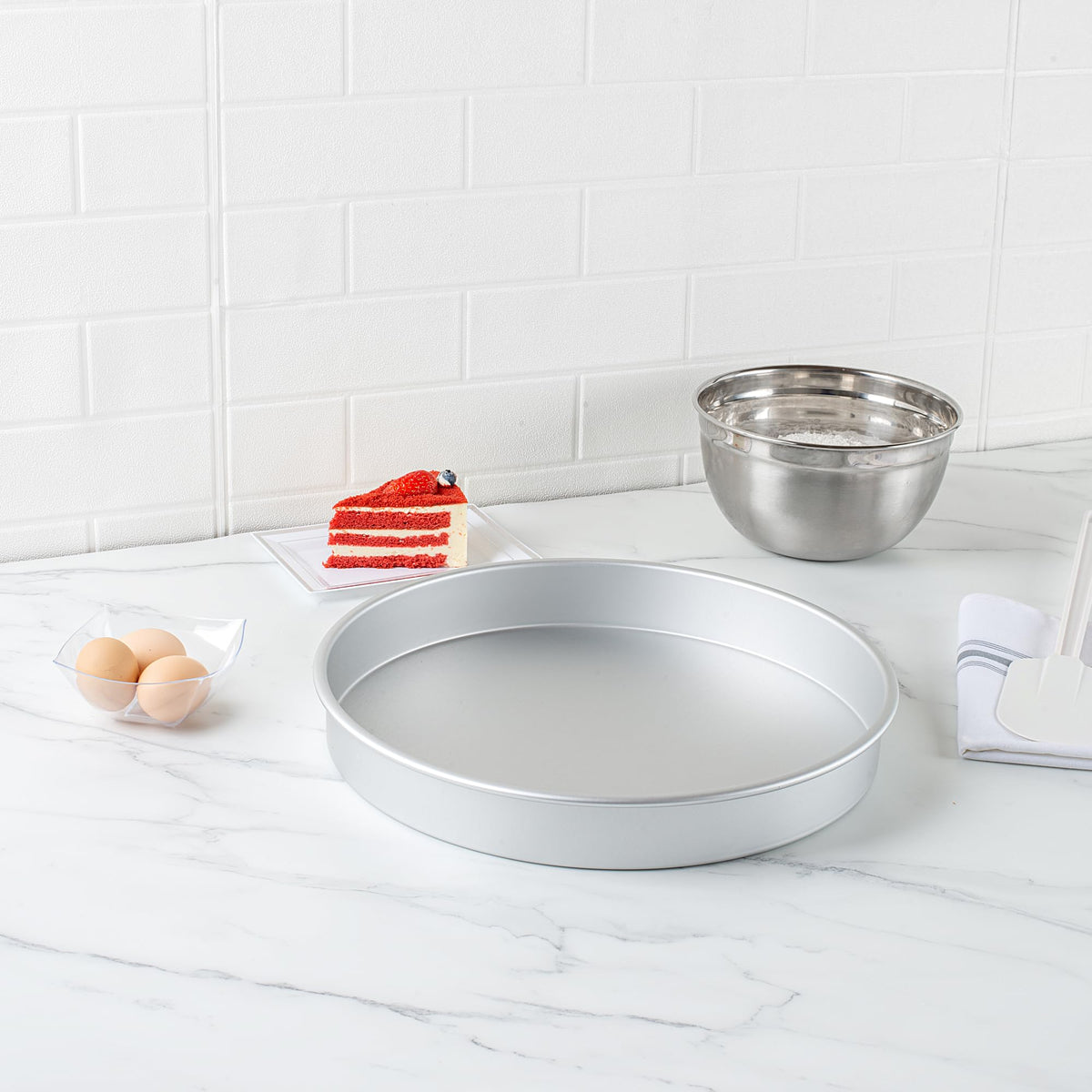 Restaurantware-Met Lux 14 x 2 Inch Straight-Sided Baking Tins, 12 Round Cake Pans - Oven-Ready, Freezable, Anodized Aluminum Round Baking Pans, Greaseproof, For Layer Birthday Cakes