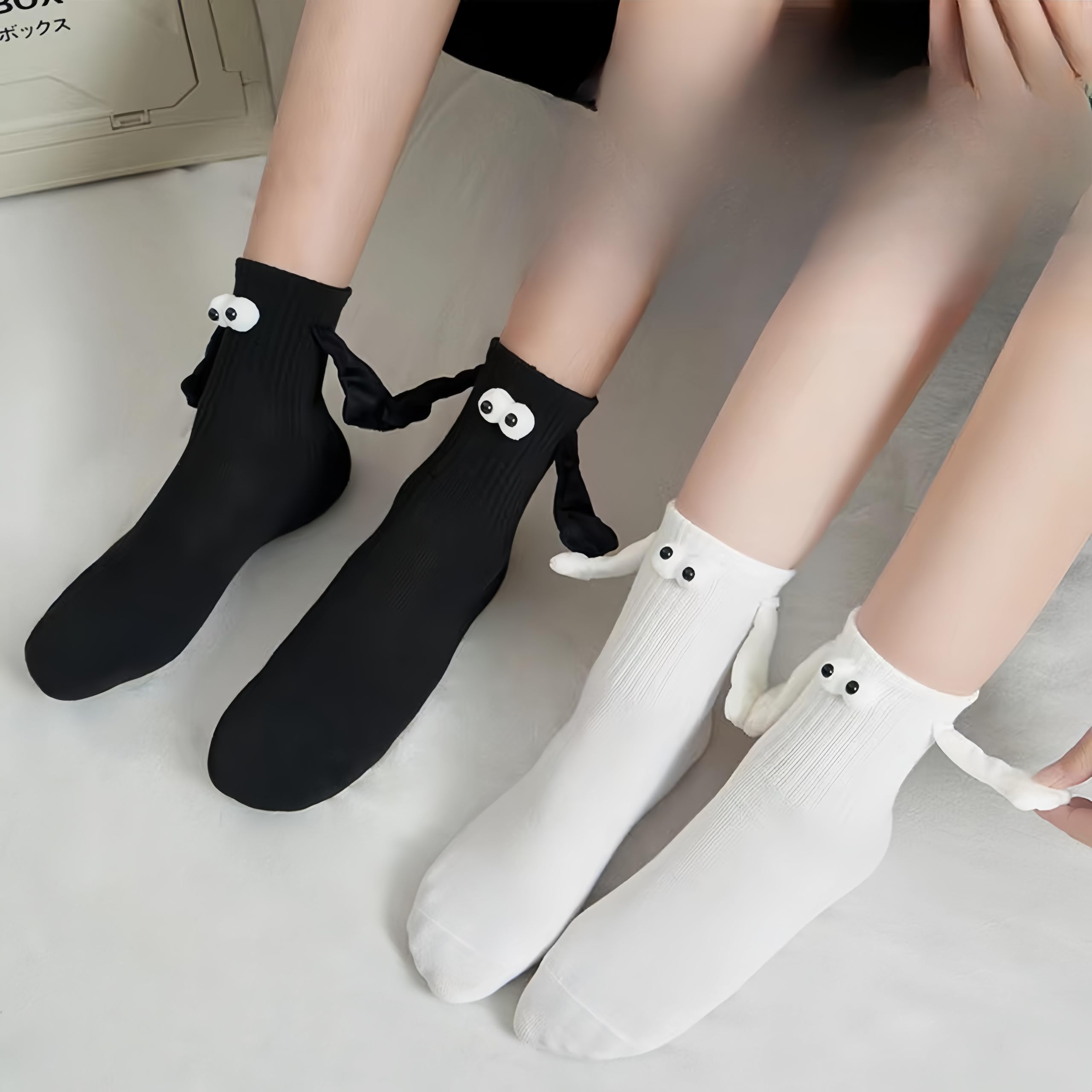 Oneastern 2 Pairs Magnetic Holding Hands Socks Funny Couple Gifts, Best Friend, Engagement, Anniversary, Teens Gag Cute Weird Stuff