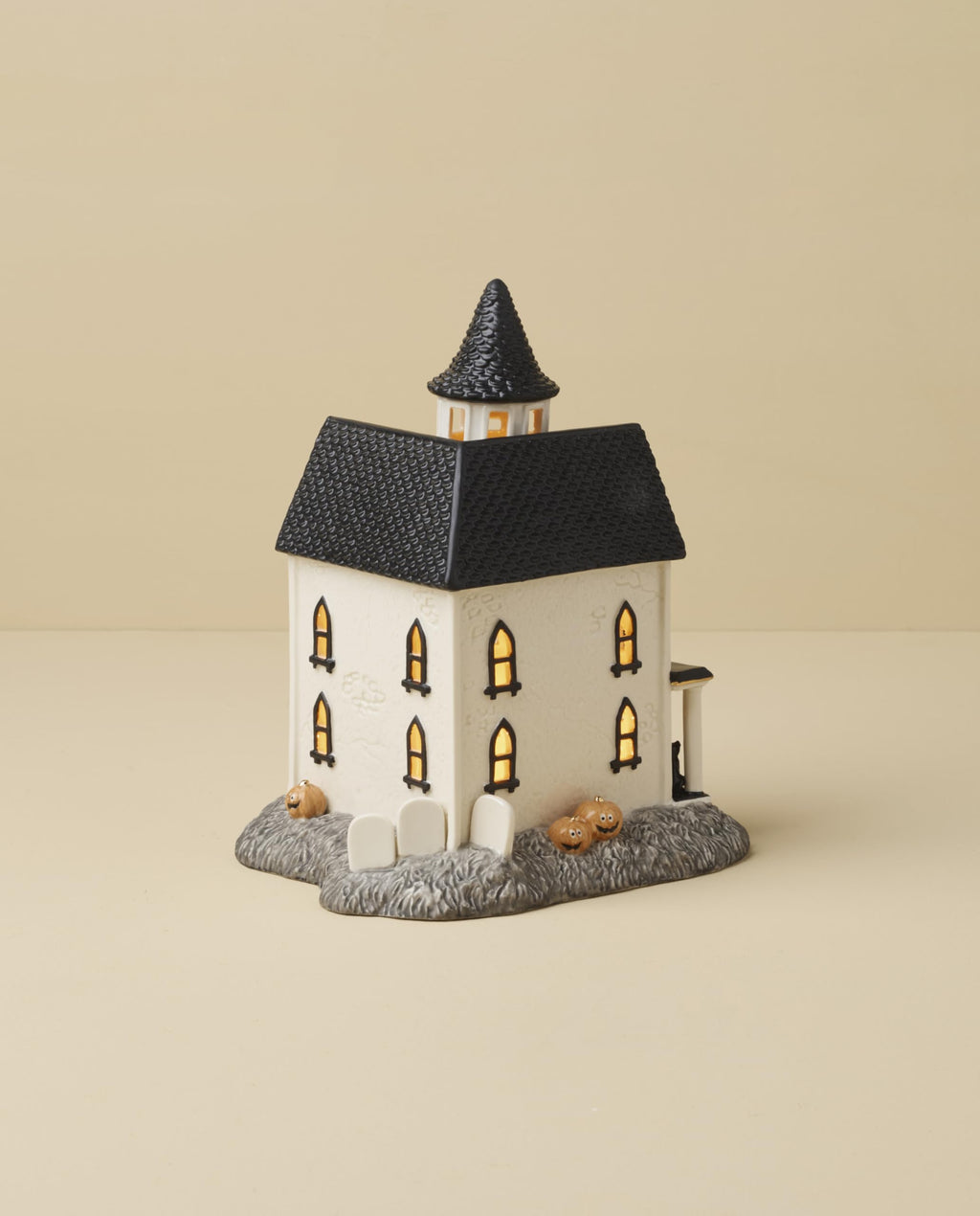 Lenox Vintage Halloween Light-Up Manor Figurine, 8.25-Inch, Porcelain Haunted House, Halloween Decor Indoor, Pumpkins, Ghost, Fall Decor Spooky Table Decoration (1 Piece) 3 AAA Batteries Not Included
