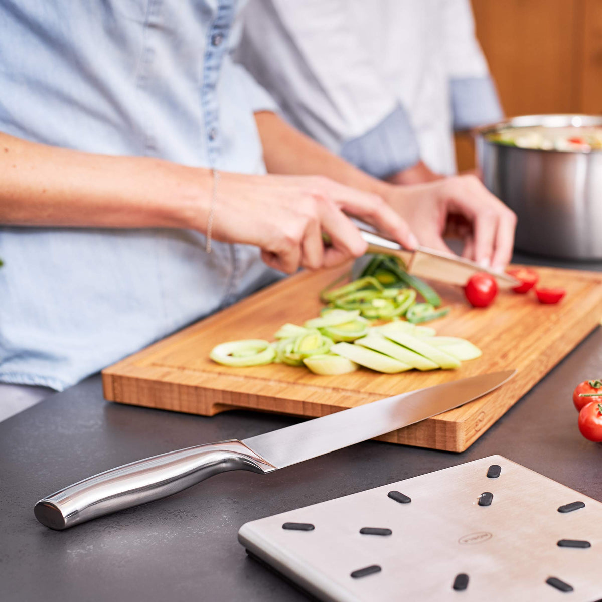 Rsle Basics Line Bamboo Cutting Board with Drip Channel, 15in x 10in