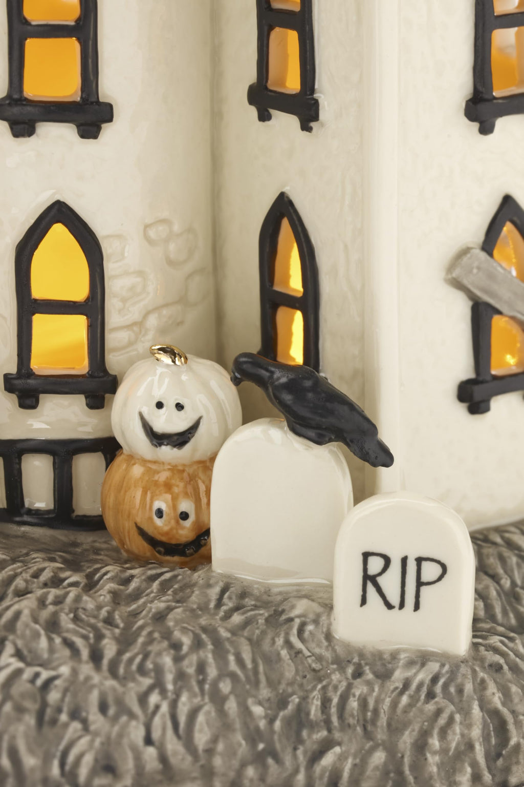 Lenox Vintage Halloween Light-Up Manor Figurine, 8.25-Inch, Porcelain Haunted House, Halloween Decor Indoor, Pumpkins, Ghost, Fall Decor Spooky Table Decoration (1 Piece) 3 AAA Batteries Not Included