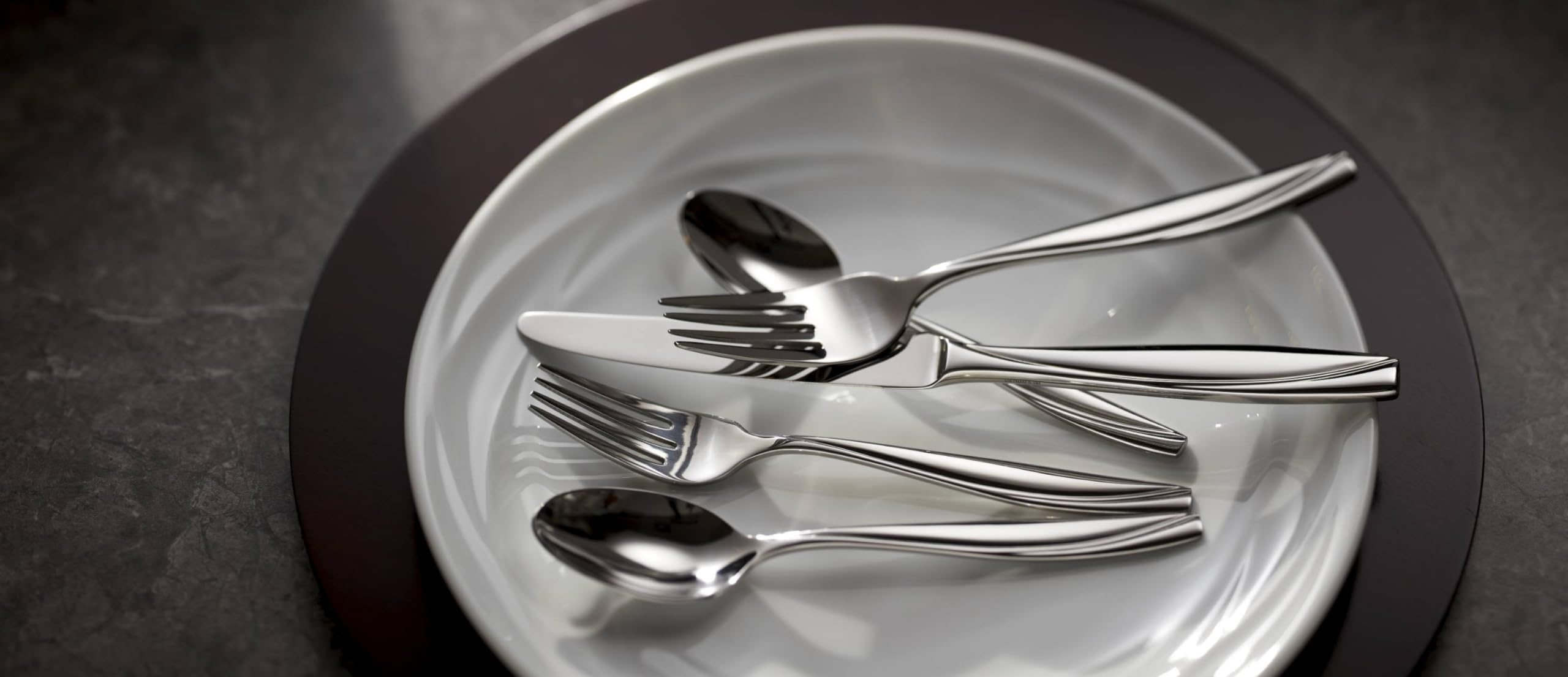Oneida Silverware Set, Camlynn Mirror 20-Piece Everyday Flatware Set, Service For 4, 18/0 Stainless Steel, Knives Spoons And Forks Sets, Dishwasher Safe, Home and Kitchen Utensils(Silver, 20 Piece)