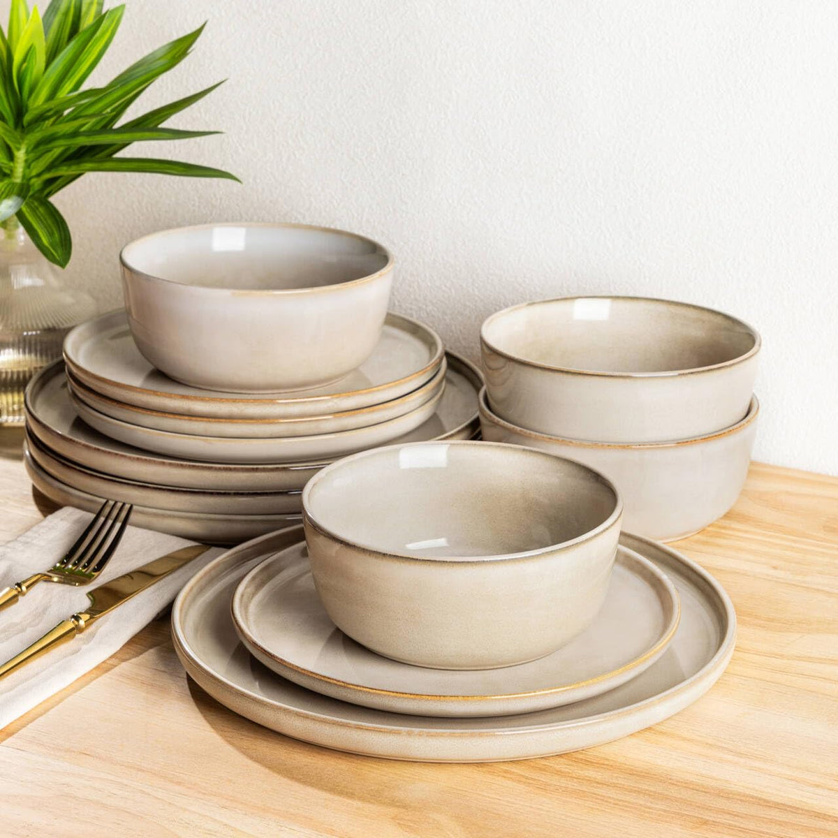 AmorArc Stoneware Dinnerware Sets for 6, 18 Piece Plates and Bowls Sets