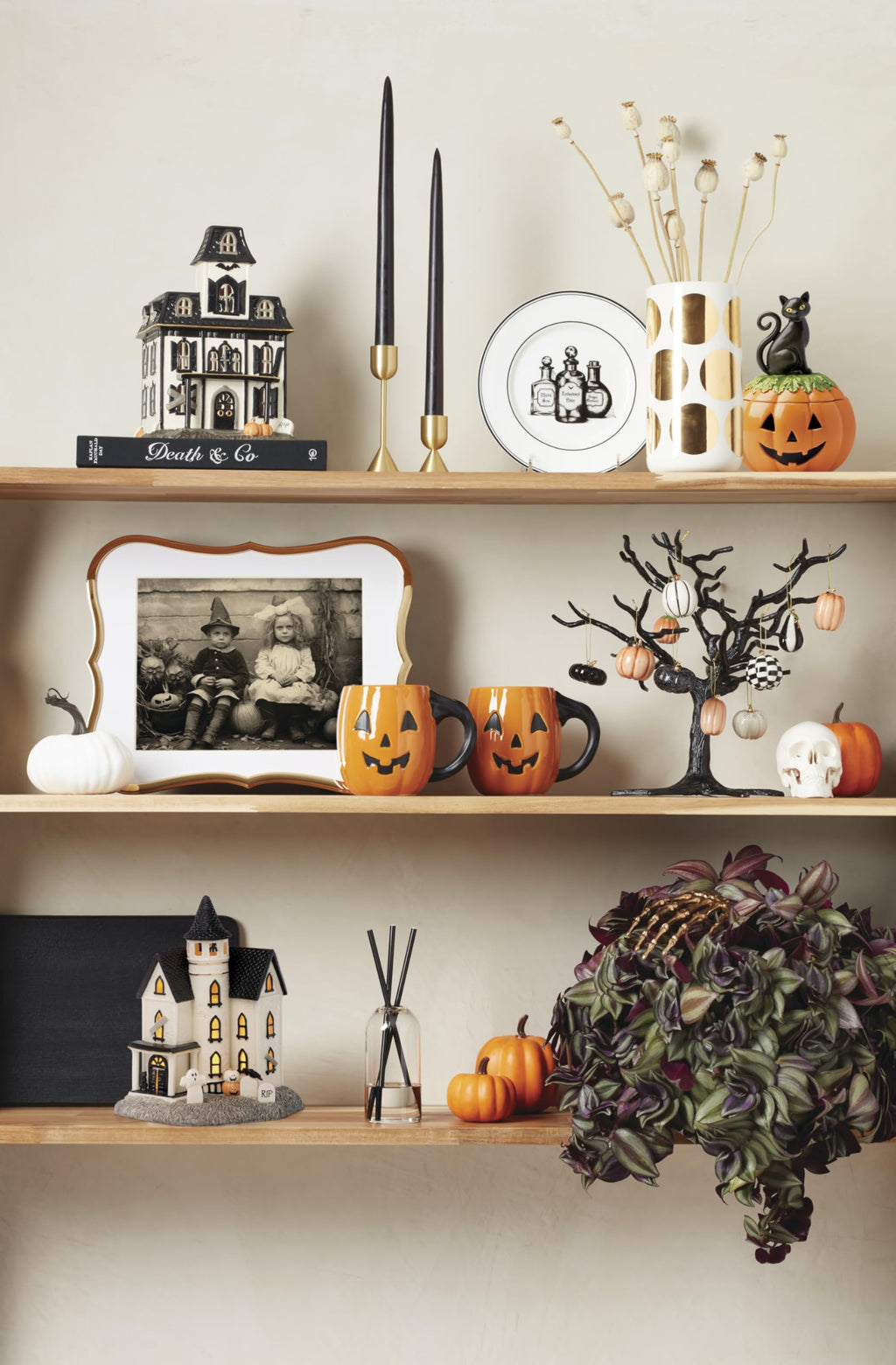 Lenox Vintage Halloween Light-Up Manor Figurine, 8.25-Inch, Porcelain Haunted House, Halloween Decor Indoor, Pumpkins, Ghost, Fall Decor Spooky Table Decoration (1 Piece) 3 AAA Batteries Not Included
