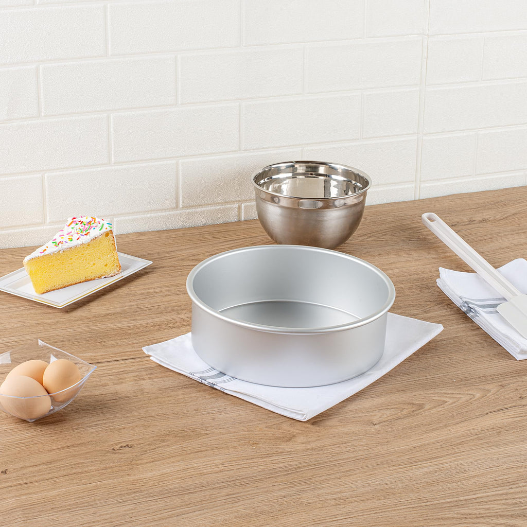 Restaurantware-Met Lux 9 x 3 Inch Straight-Sided Baking Tin, 1 Round Cake Pan - Oven-Ready, Freezable, Anodized Aluminum Round Baking Pan, Greaseproof, For Layer Birthday Cake