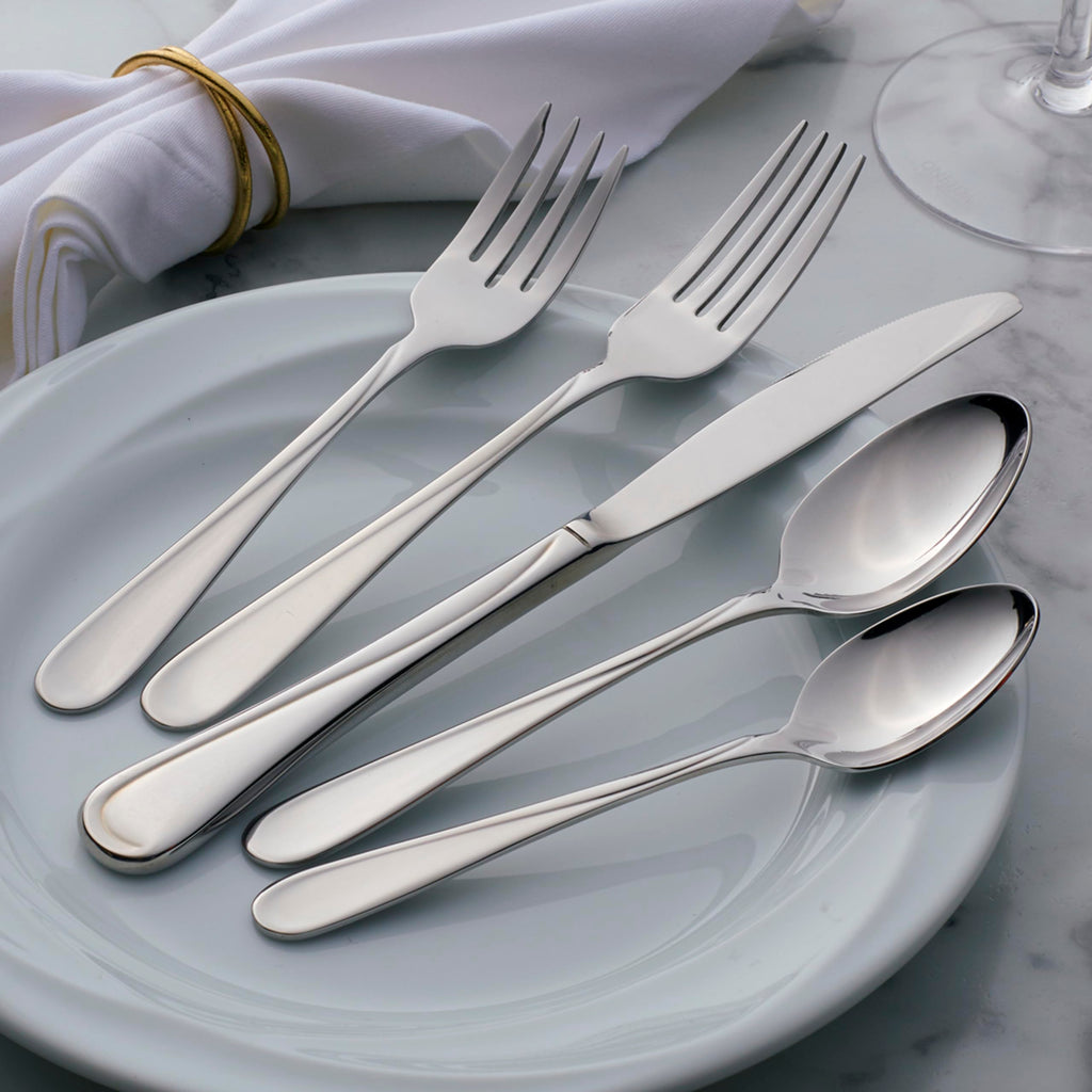 Oneida Silverware Set For 4, Flight 20-Piece Everyday Flatware Set, Service For 4, 18/0 Stainless Steel, Swirl, Mirror Finish, Dishwasher Safe, Knives Spoons and Forks Set, Dining (Silver, 20 Pieces)