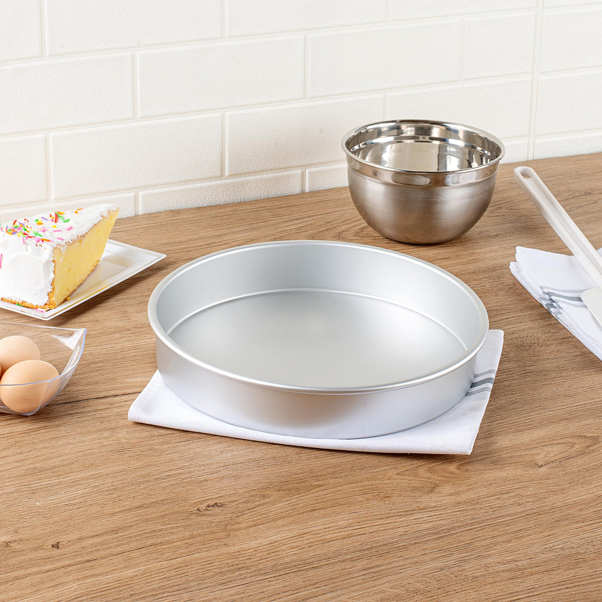 Restaurantware-Met Lux 11 x 2 Inch Straight-Sided Baking Tin, 1 Round Cake Pan - Oven-Ready, Freezable, Anodized Aluminum Round Baking Pan, Greaseproof, For Layer Birthday Cake