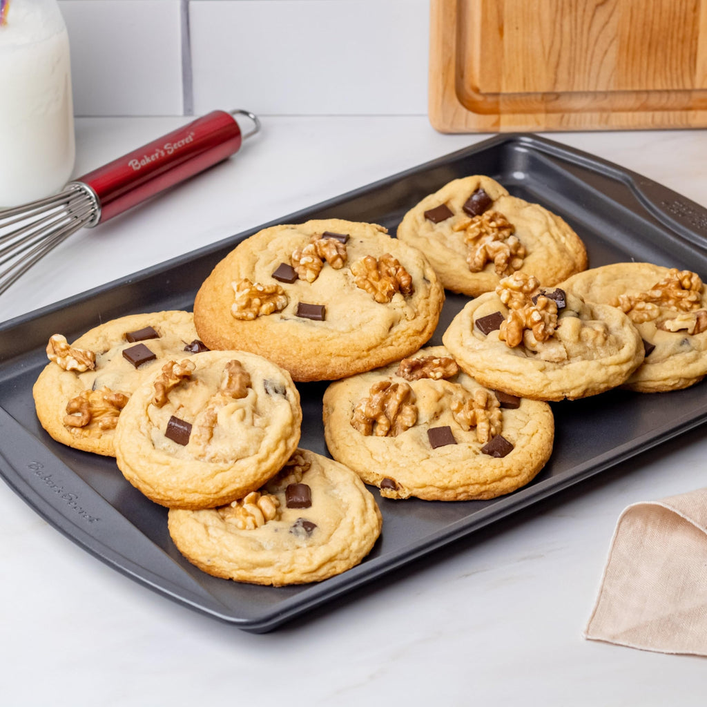 Baker's Secret Nonstick Cookie Sheets 15in baking area, Baking Trays for Oven Premium Food-Grade Coating, Non-stick Cookie Sheets, Baking Accessories - The Classic Collection (2x Medium 15" x 11")