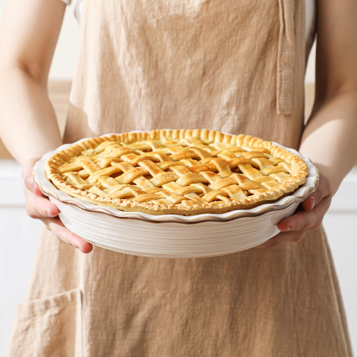Frewinky 9 Inch Ceramic Pie Pans, Deep Fluted Pie Dishes, White, Set of 2