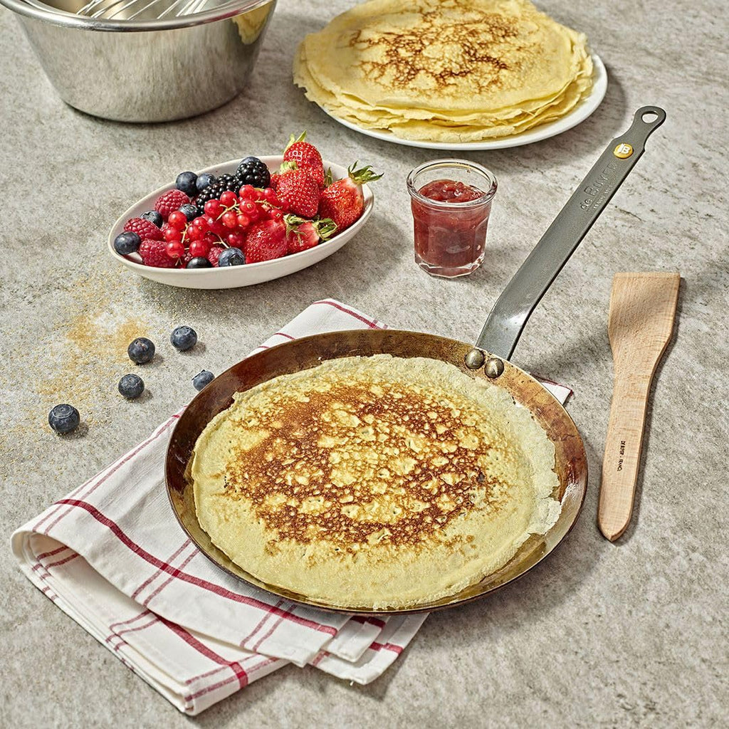 de Buyer MINERAL B Carbon Steel Crepe & Tortilla Pan - 9.5” Diameter, 8.25” Cooking Surface - Ideal for Making & Reheating Crepes, Tortillas & Pancakes - Naturally Non-Stick Finish - Made in France