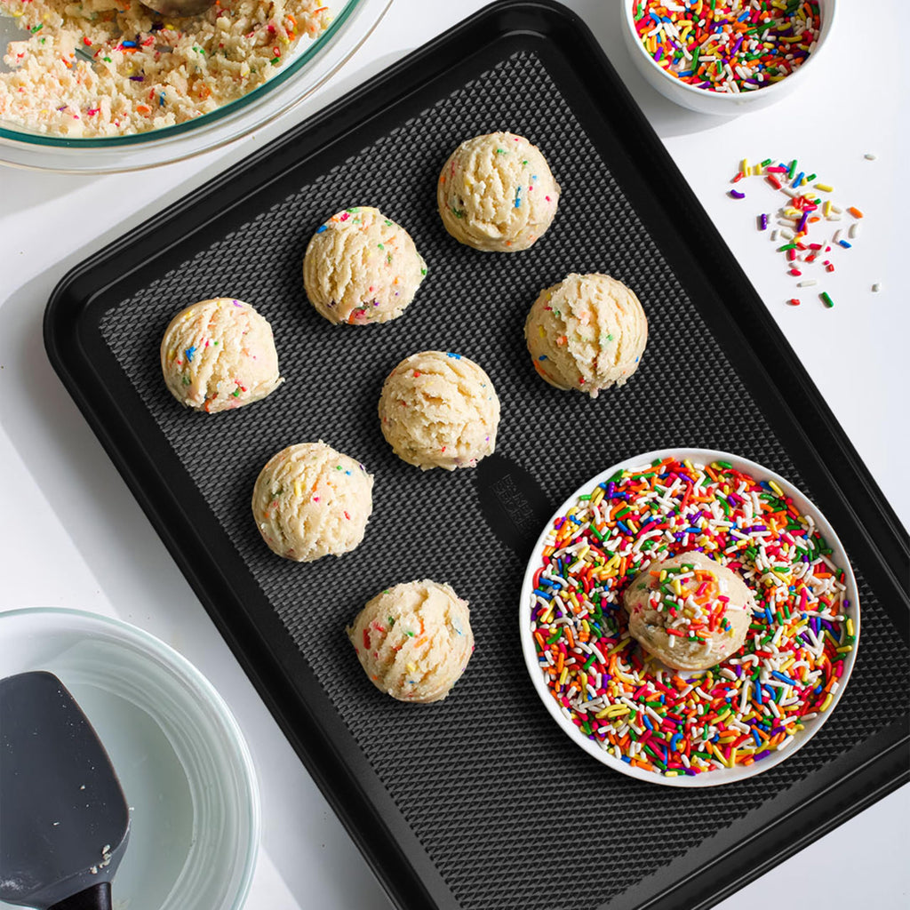 Baker's Secret Baking Sheet Pan Set, 3x Cookie Sheets for Oven, Diamond Texture Premium Air Flow Circulation, Set of 3 Baking Trays, Extra Thick 0.6mm with Diamond Base PFOA, PFOS, PTFE and PFAS free