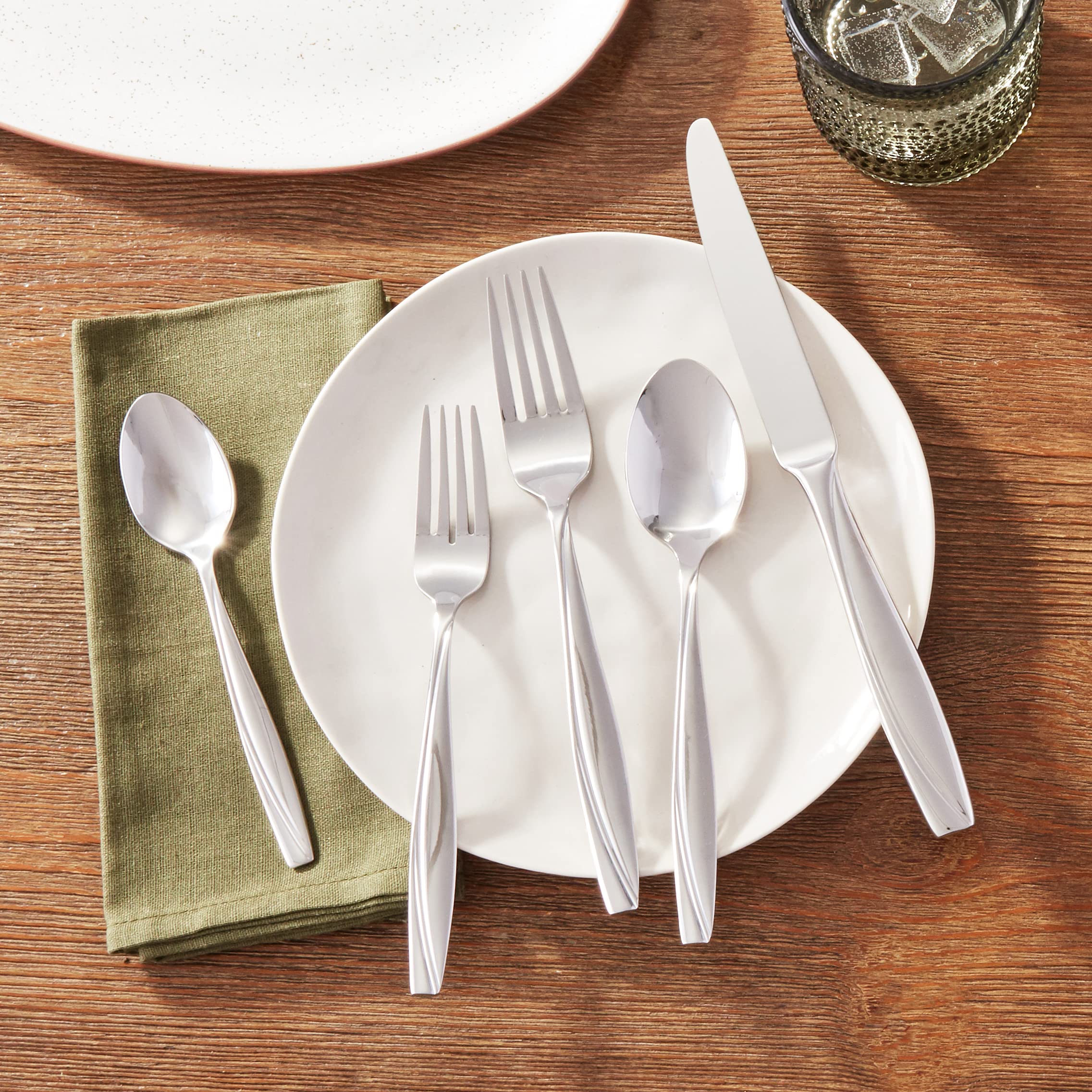 Oneida Silverware Set, Camlynn Mirror 20-Piece Everyday Flatware Set, Service For 4, 18/0 Stainless Steel, Knives Spoons And Forks Sets, Dishwasher Safe, Home and Kitchen Utensils(Silver, 20 Piece)