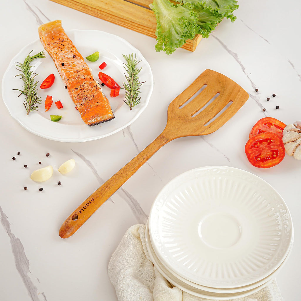 Fiodio Home Teak Wooden Spatula, Spoons & Slotted Turner for Cooking – Natural Non-Stick, Handcrafted Kitchen Utensils with Comfort Grip & Microfiber Cloth